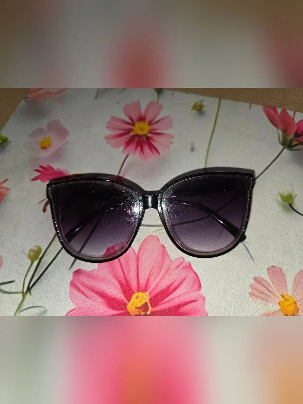 Women's Gradient Black Sunglasses